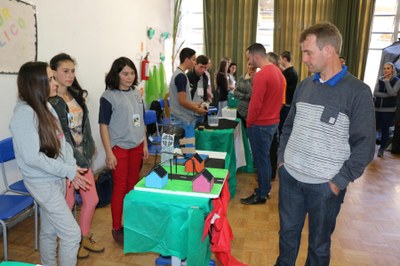 Feira do Conhecimento EEB São José 027.jpg