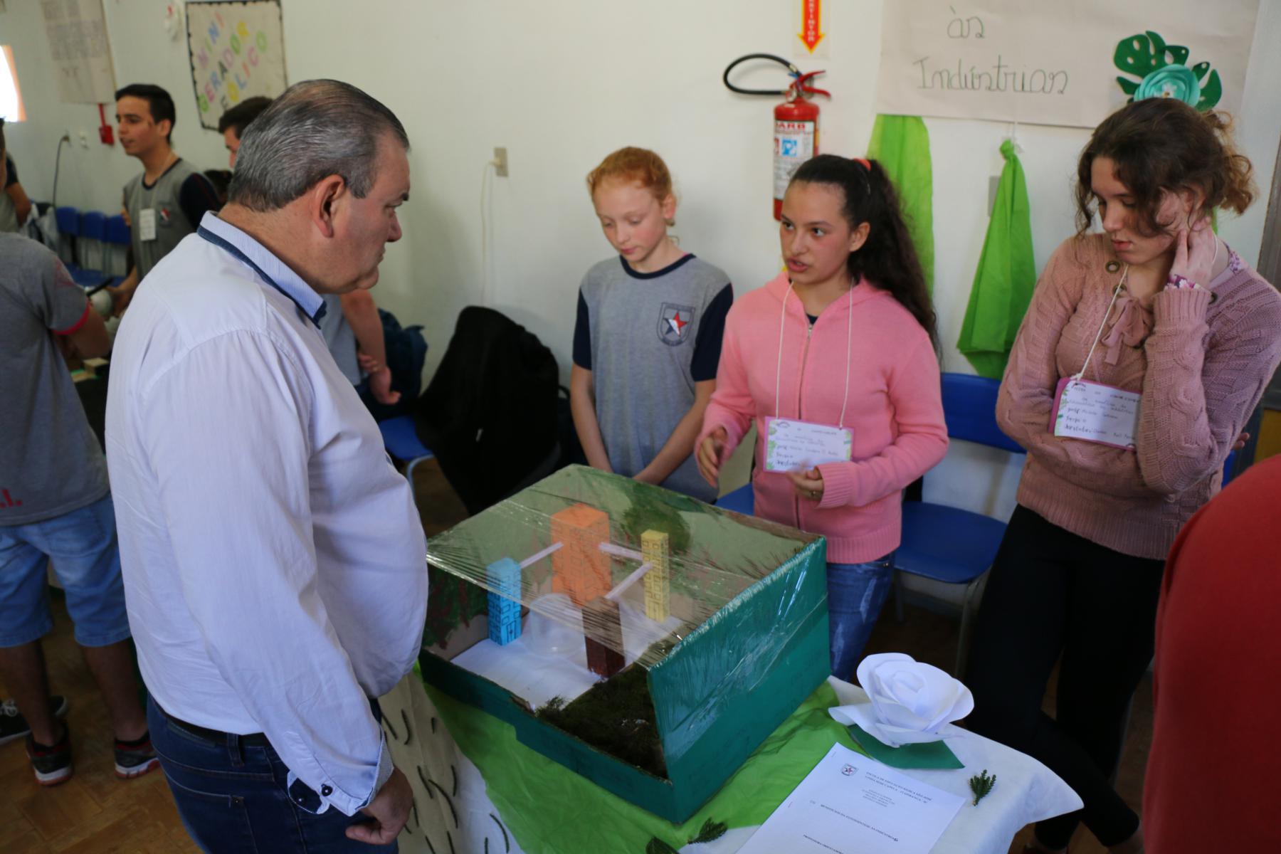 Feira do Conhecimento EEB São José 036.jpg