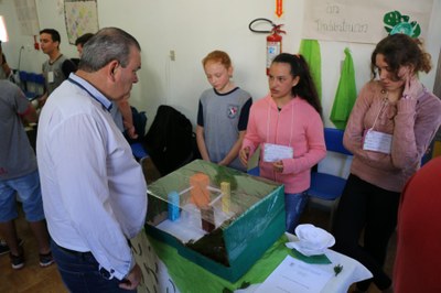 Feira do Conhecimento EEB São José 036.jpg