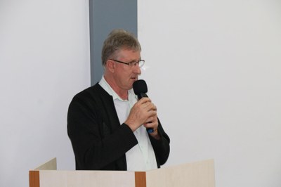 Tribuna 27-05 01.jpg