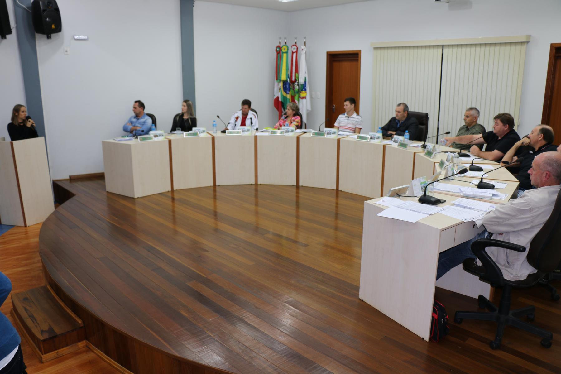 Tribuna 27-05 05.jpg