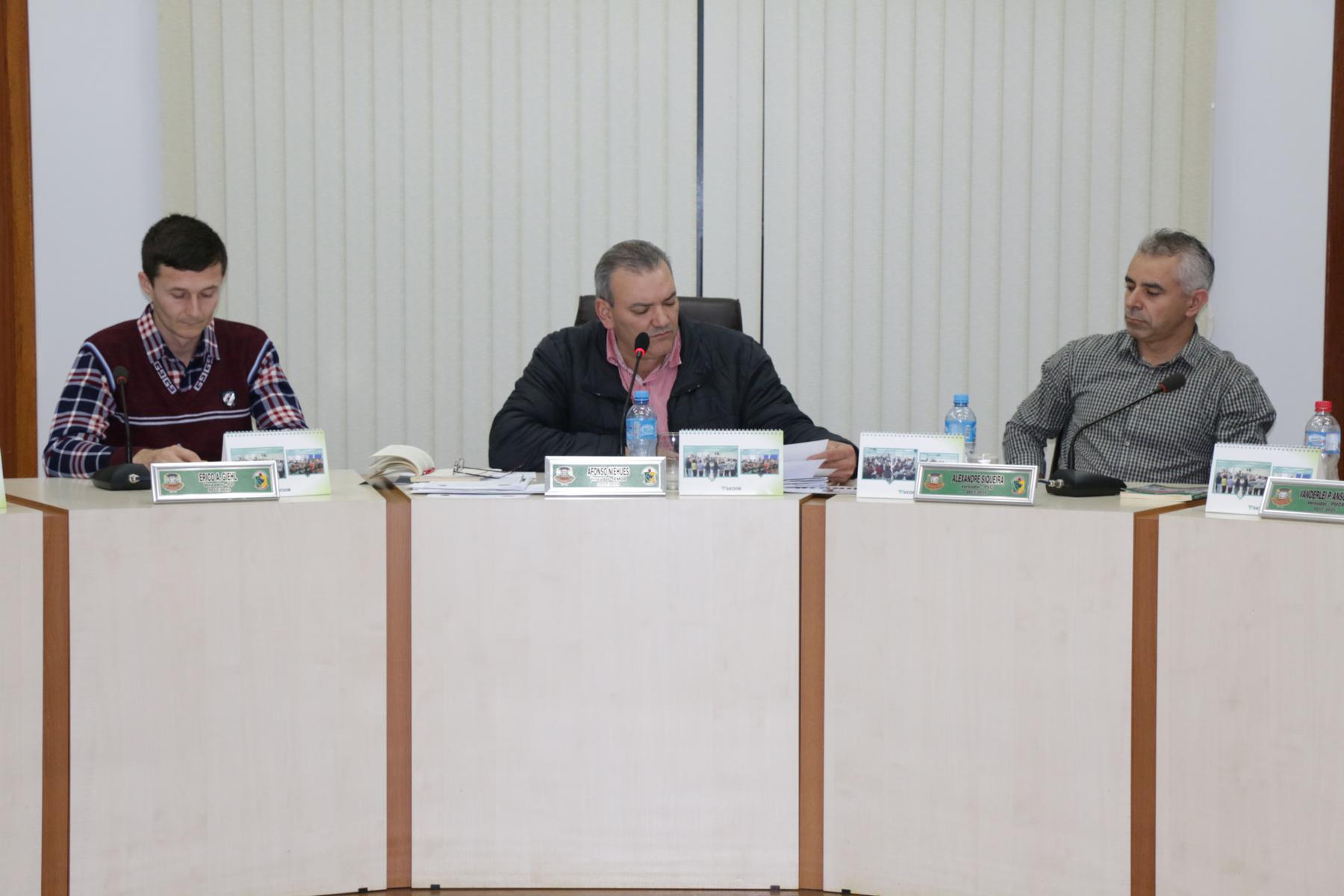 Vereador solicita adiamento da votação de quatro projetos do Executivo