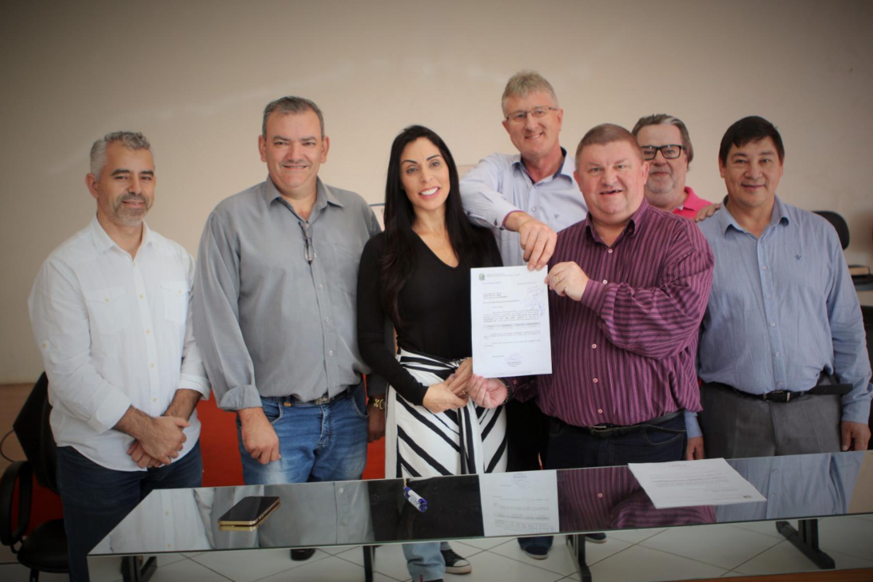 Vereadores participam de reunião com a deputada federal Geovania de Sá